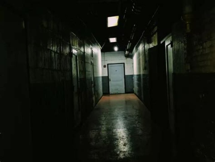 Can actors in haunted houses touch you?