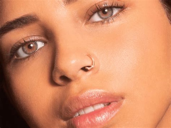 Can I wear makeup after nose piercing?