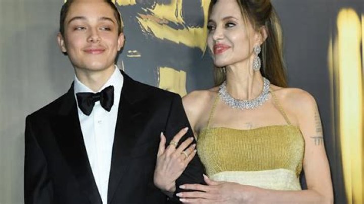 Did Angelina Jolie give birth naturally?