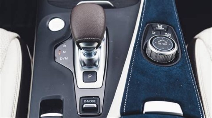 Do automatic cars have 3 pedals?