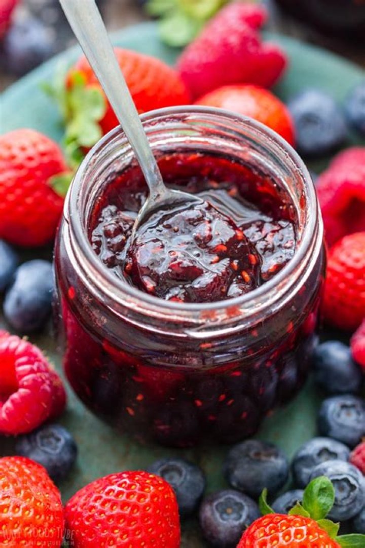 Do you let jam cool before putting lids on?