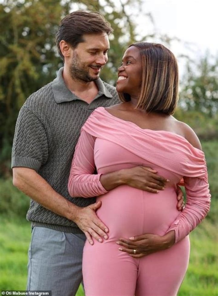 Does Francis find out Lola is pregnant with his child?
