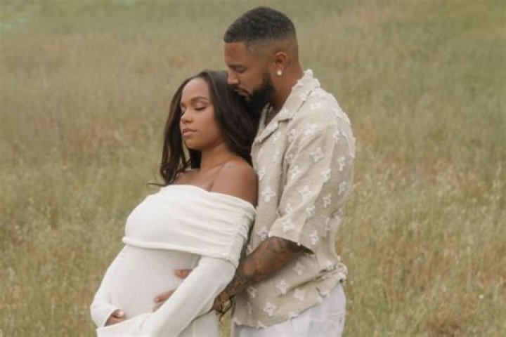 Does Gloria have a second baby?