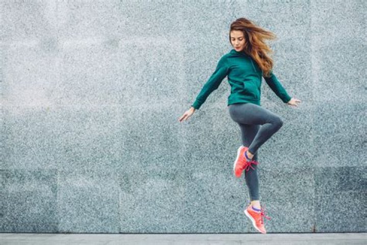 Does walking reduce hip fat?