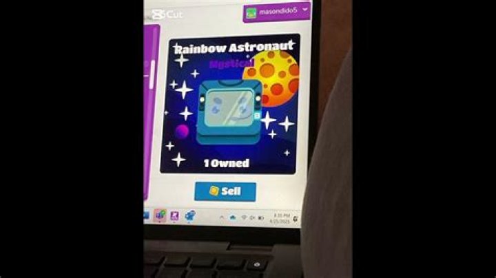 How do you get the rainbow astronaut in Blooket?