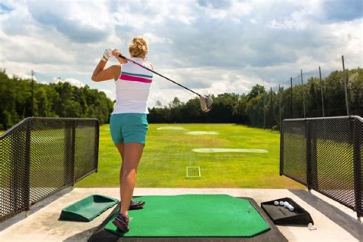 How long do pro golfers practice a day?