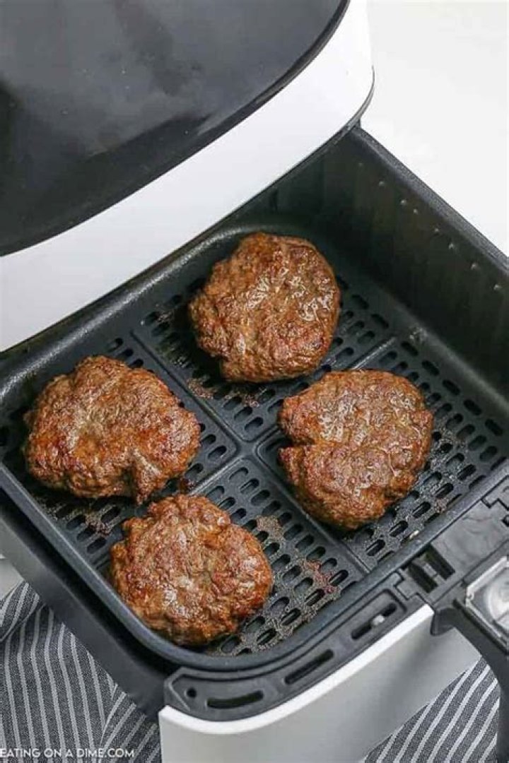 How long do you cook a hamburger in an air fryer at 400?