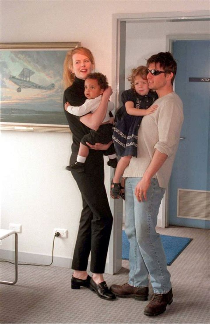 How many biological children does Tom Cruise have?