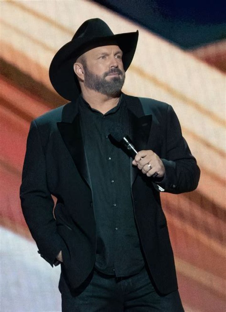How Much Is Garth Brooks worth right now?