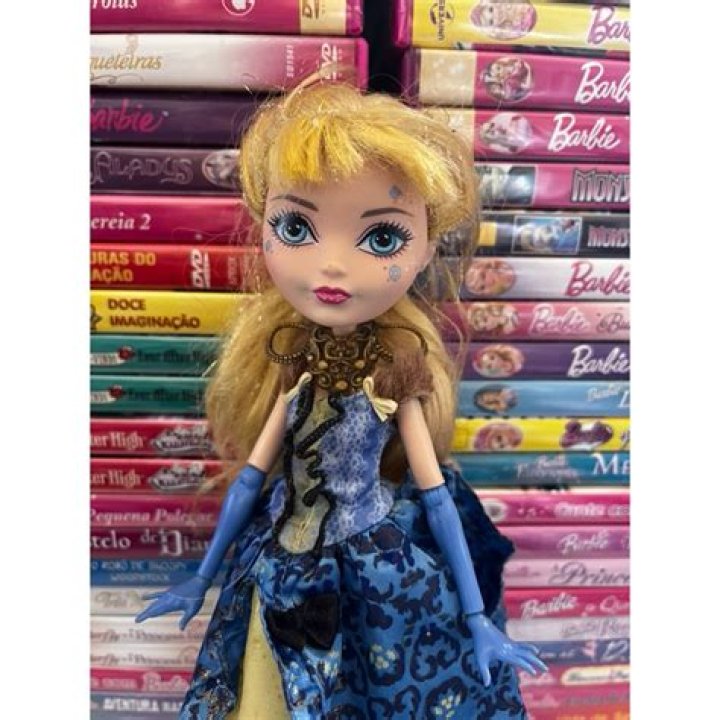 Is Blondie Lockes a royal?