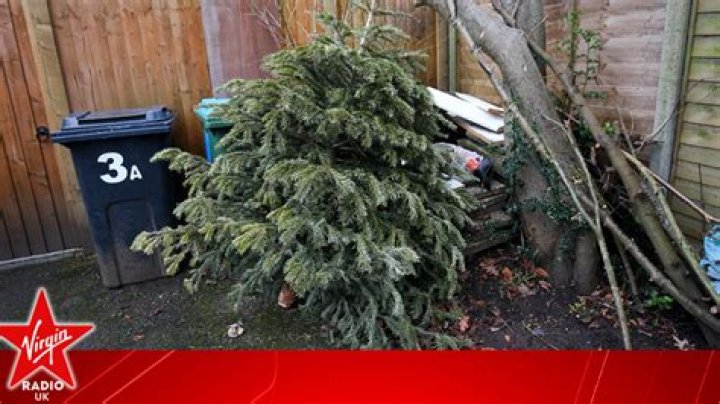Is it bad luck to take Christmas tree down?
