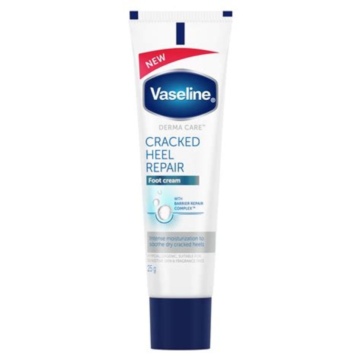 Is Vaseline good for cracked heels?