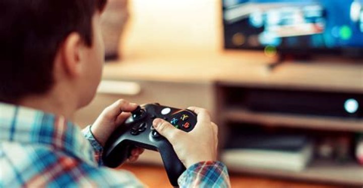 What are the pros and cons of kids playing video games?