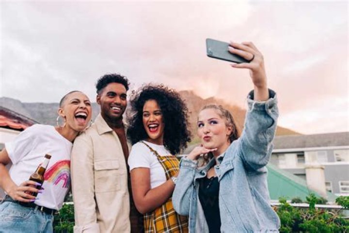 What is group selfie called?
