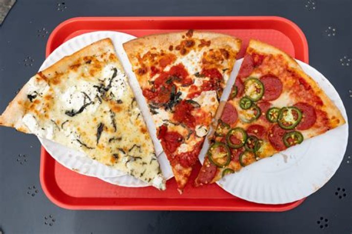 What makes a NY style pizza?