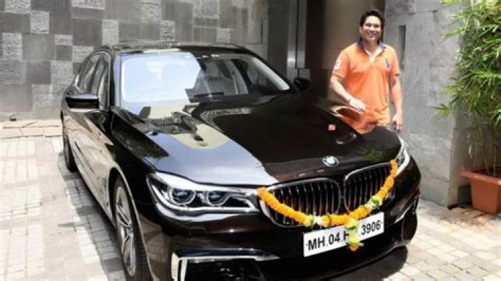 Who gifted Sachin Tendulkar car?
