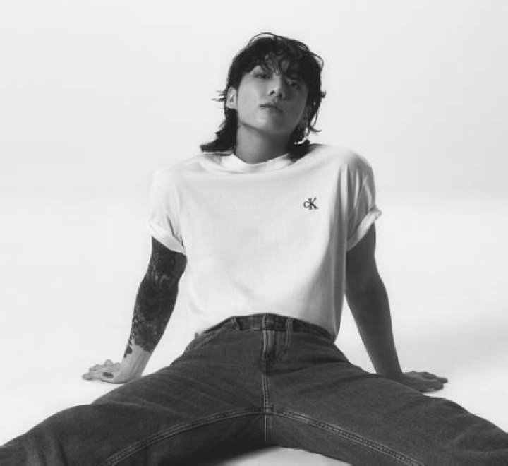Who is the biggest male artist?