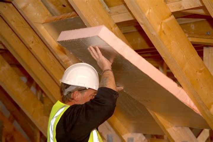 Will damp loft insulation dry out?